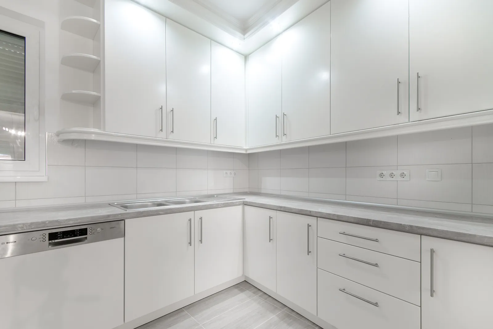 Cocina blanca equipada
